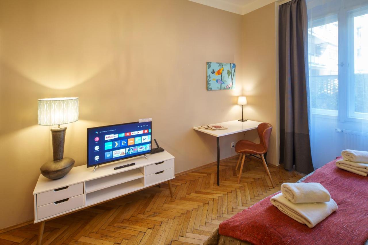 Dlouha Apartment With Balcony Prag Exterior foto